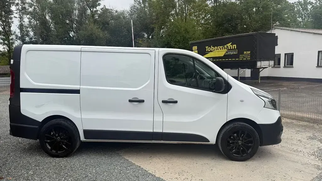 Gebraucht Renault Trafic 121 PS (88 kW) 2017 Weiß Van / Kleinbus