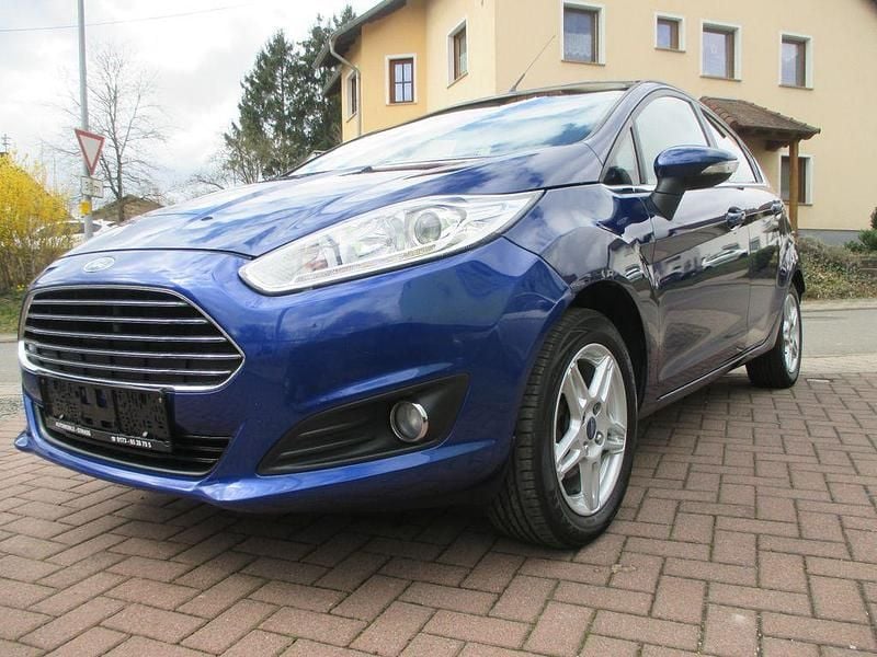 Gebraucht Ford Fiesta Titanium 82 PS (60 kW) 2014 Blau Kleinwagen