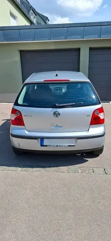 Gebraucht VW Polo Basis 64 PS (47 kW) 2005 Silber Kleinwagen