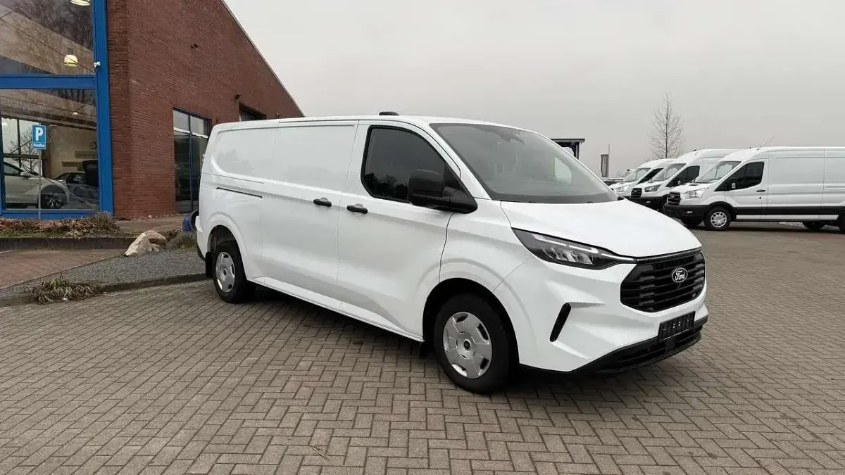 Gebraucht Ford Transit Custom 136 PS (100 kW) 2024 Frostweiß Limousine