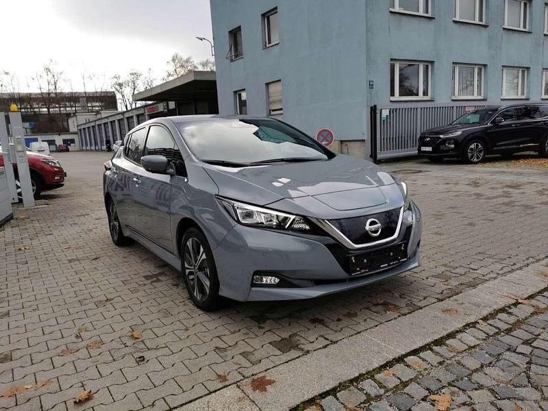 Gebraucht Nissan Leaf Tekna 110 kW (150 PS) 2021 Ceramic grey (grau) Kleinwagen