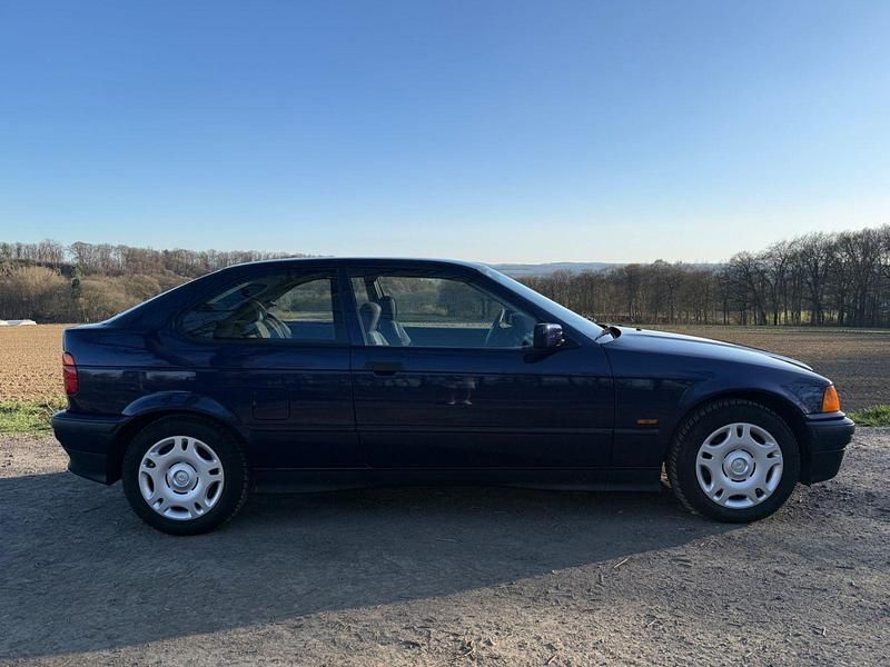Gebraucht BMW 316 102 PS (75 kW) 1999 Blau Limousine