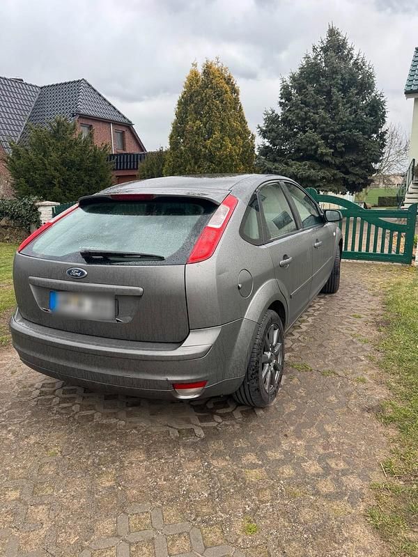 Używany Ford Focus 101 KM (74 kW) 2006 Szary Hatchback