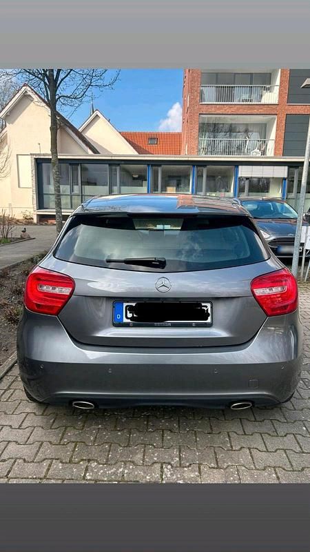Gebraucht Mercedes A180 122 PS (89 kW) 2013 Grau Kleinwagen