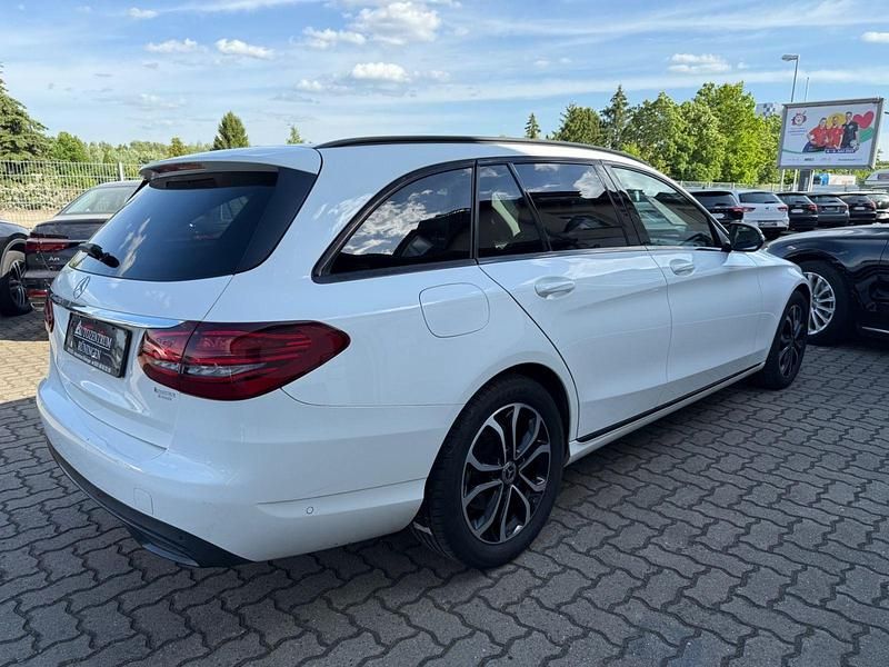 Gebraucht Mercedes C220 194 PS (142 kW) 2021 Weiß Limousine