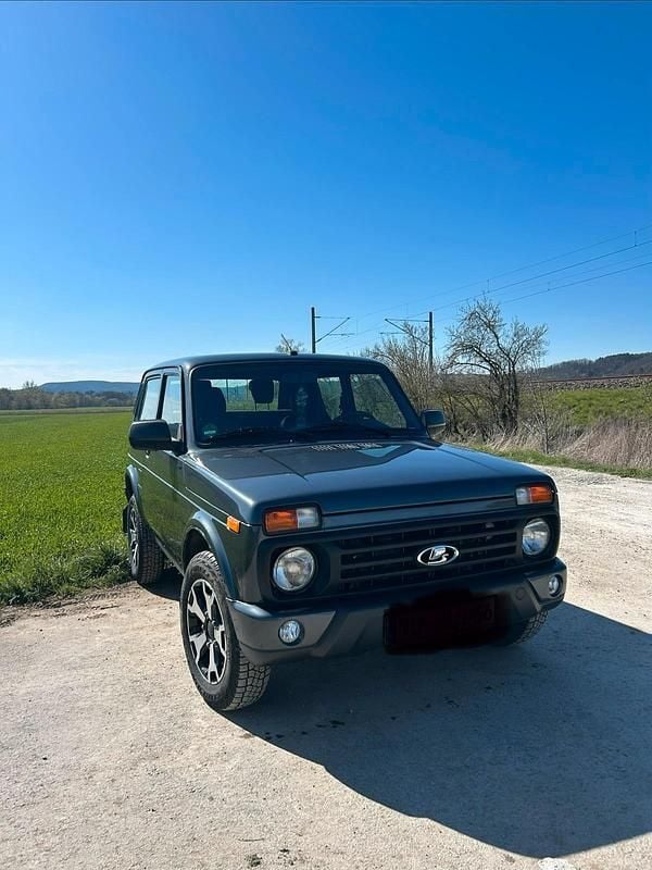 Second-hand Lada niva 2022 Negru SUV