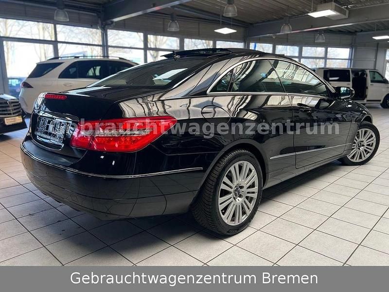 Gebraucht Mercedes E250 204 PS (150 kW) 2009 Schwarz Coupé