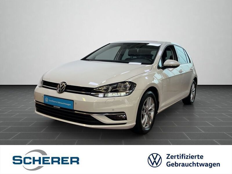 Weiß Gebraucht 2019 VW Golf VII Comfortline Limousine | 17.490 € (Superpreis) - Bild 1/4