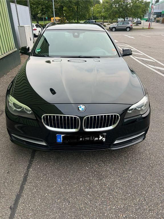 Schwarz Gebraucht 2013 BMW 520 Kombi | 11.200 € (Fairer Preis) - Bild 1/4