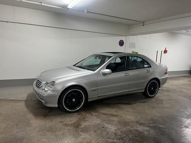 Silber Gebraucht 2002 Mercedes C320 Avantgarde Limousine | 3.999 € (Fairer Preis) - Bild 1/4
