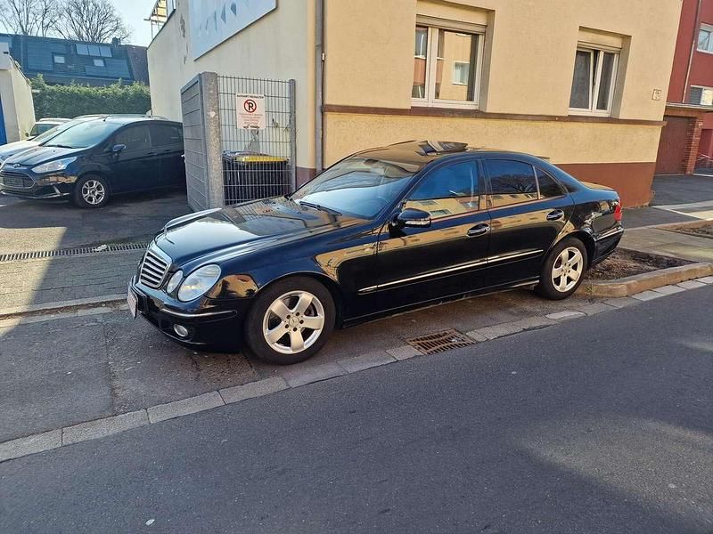 Second-hand Mercedes E220 170 CP (125 kW) 2007 Negru Berlinǎ