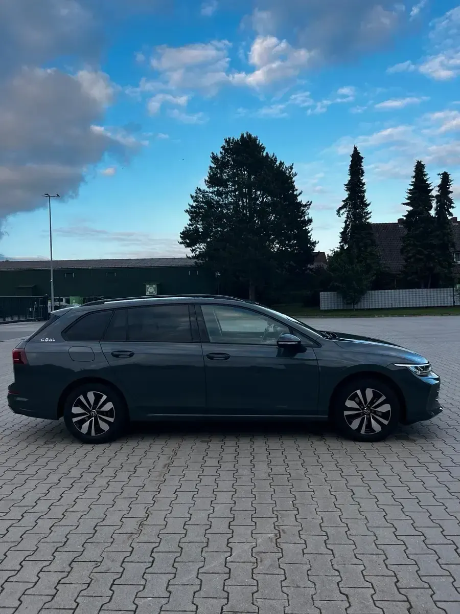 Gebraucht VW Golf VIII Goal 150 PS (110 kW) 2024 Grau Kombi
