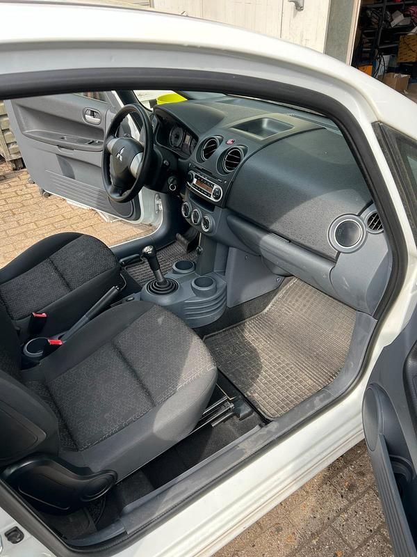 Gebraucht Mitsubishi Colt 75 PS (55 kW) 2012 Weiß Kleinwagen