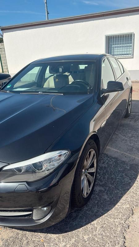 Schwarz Gebraucht 2013 BMW 520 Limousine | 7.500 € (Superpreis) - Bild 1/4