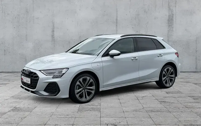 Używany Audi A3 S-Line 204 KM (150 kW) 2025 Biały Sedan/Limuzyna