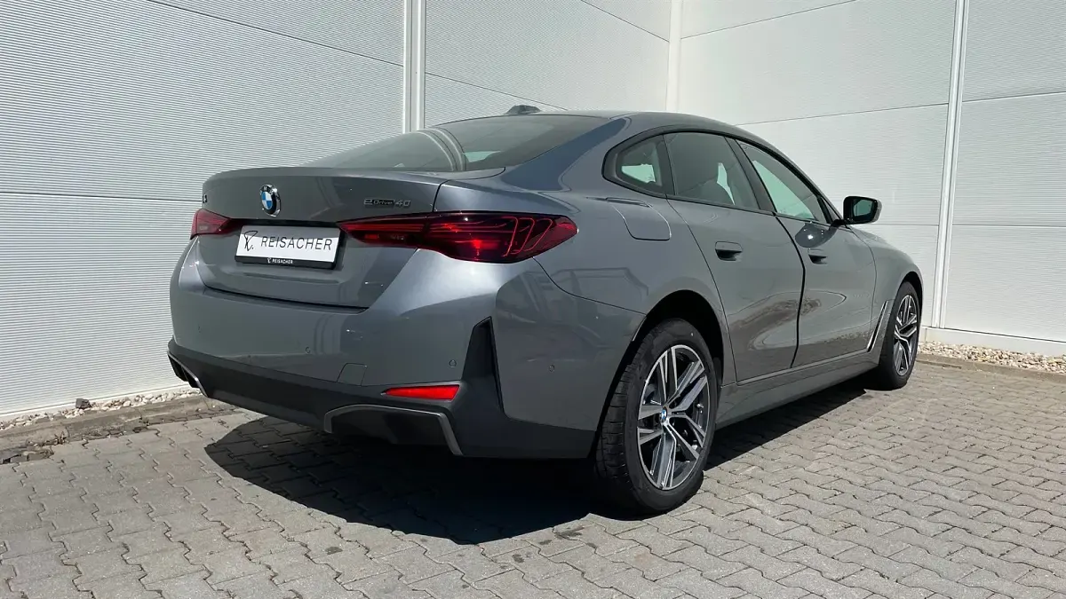 Neu BMW i4 Efficient Dynamics 250 kW (340 PS) 2026 Skyscraper grau metallic Limousine