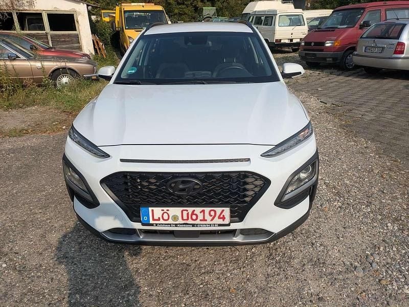 Chalk white Gebraucht 2019 Hyundai Kona Trend SUV | 13.400 € (Superpreis) - Bild 1/4