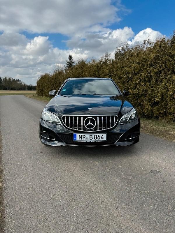 Gebraucht Mercedes E220 170 PS (125 kW) 2013 Schwarz Limousine