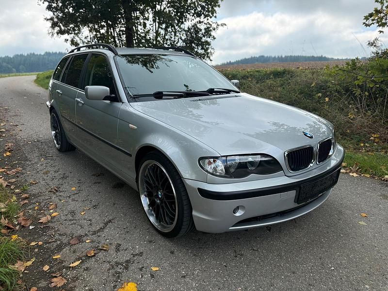 Silber Gebraucht 2002 BMW 320 Kombi | 2.630 € (Guter Preis) - Bild 1/4