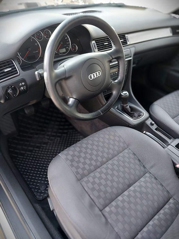 Gebraucht Audi A6 150 PS (110 kW) 2002 Andere farben Limousine