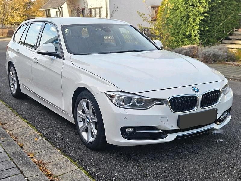 Weiß Gebraucht 2014 BMW 330 Sport Line Kombi | 13.900 € (Fairer Preis) - Bild 1/4