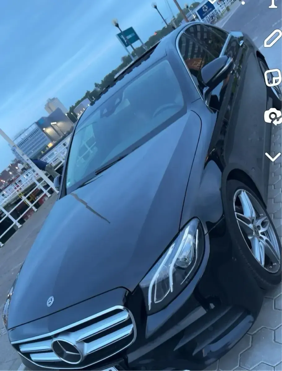 Gebraucht Mercedes E220 2019 Schwarz Limousine