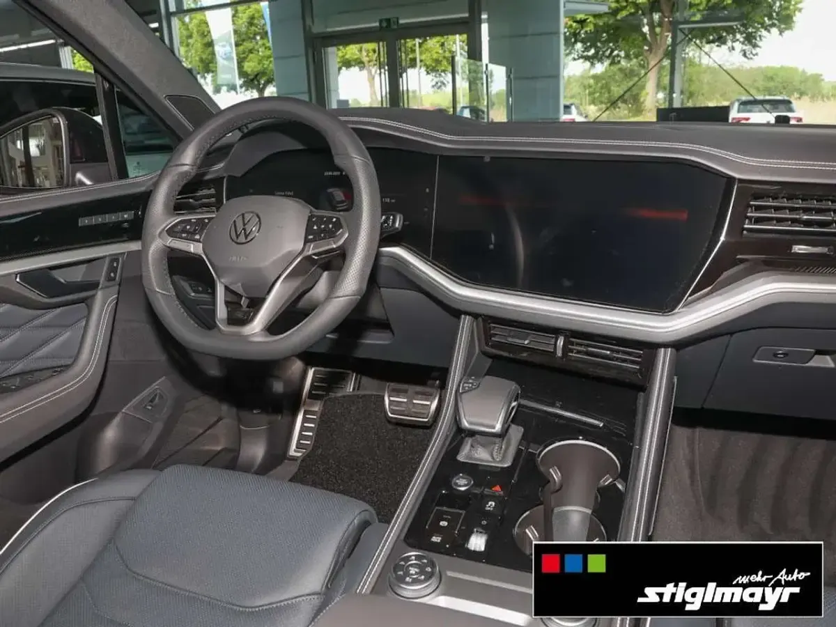 Gebraucht VW Touareg R-line 286 PS (210 kW) 2025 Grenadillschwarz metallic SUV