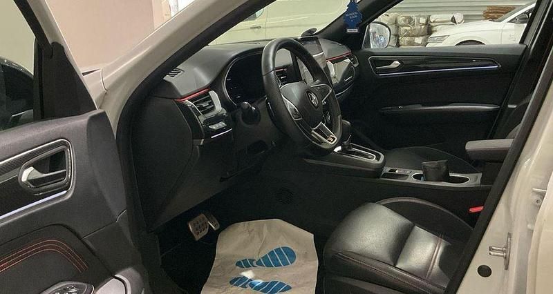 Gebraucht Renault Arkana Bose Edition 158 PS (116 kW) 2023 Kyanitweiß SUV