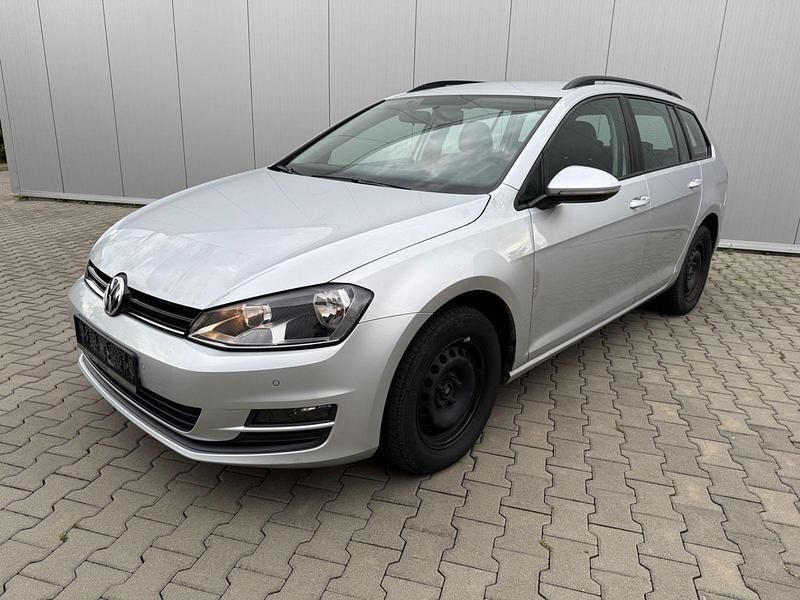 Reflexsilber Gebraucht 2014 VW Golf VII Trendline Kombi | 4.980 € - Bild 1/4