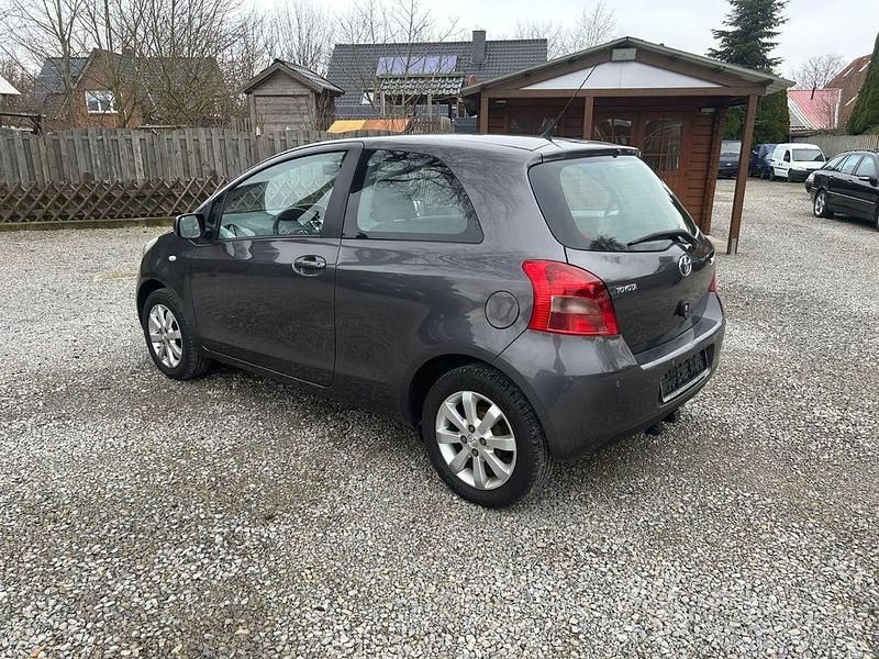 Gebraucht Toyota Yaris Team 69 PS (50 kW) 2008 Grau Kleinwagen
