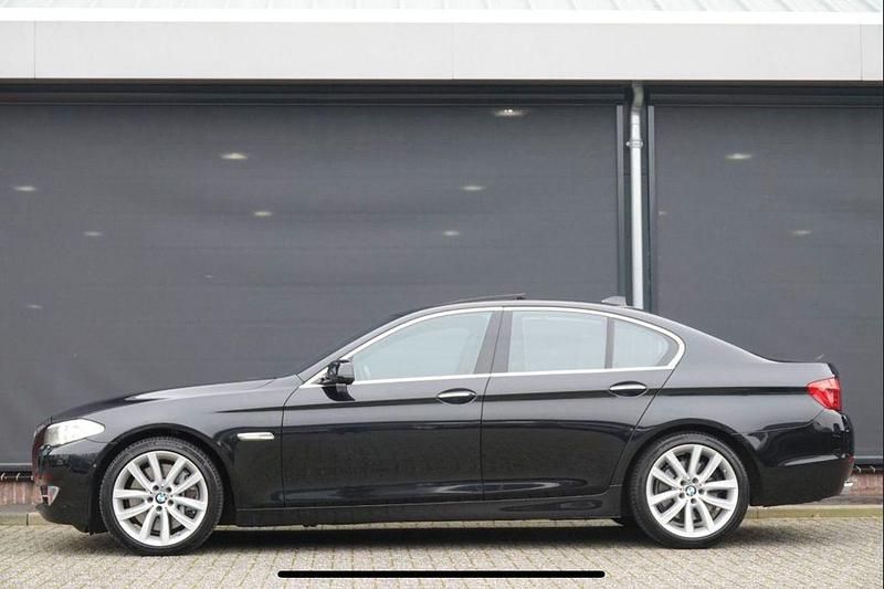 Schwarz Gebraucht 2013 BMW 550 Limousine | 19.700 € (Fairer Preis) - Bild 1/4