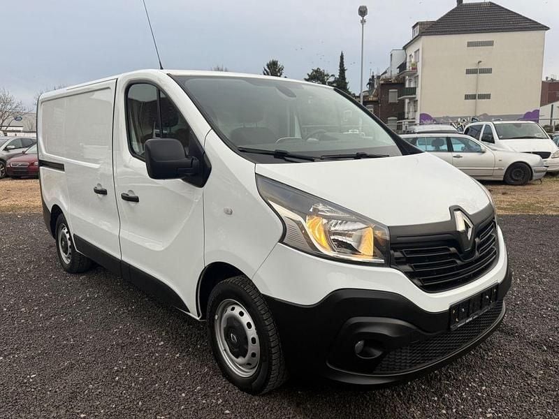 Violet Gebraucht 2018 Renault Trafic Komfort Van / Kleinbus | 8.290 € (Superpreis) - Bild 1/4