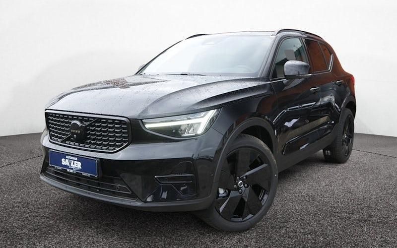 Neu Volvo XC40 Plus 197 PS (144 kW) 2025 Schwarz SUV