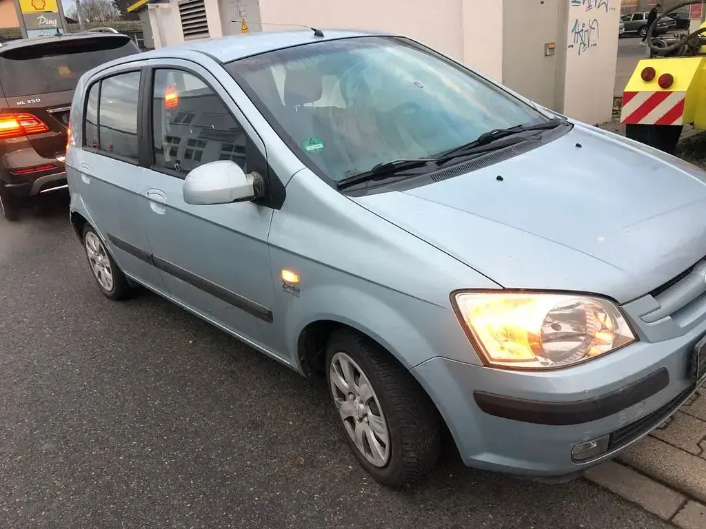 Second-hand Hyundai Getz 63 CP (46 kW) 2004 Albastru Hatchback