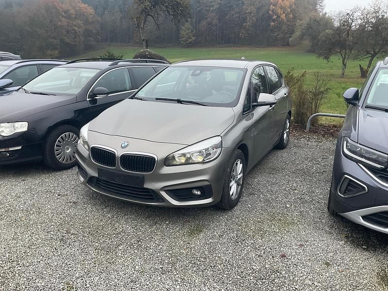 Platinsilber metallic Gebraucht 2016 BMW 218 Active Tourer Advantage Van / Kleinbus | 15.475 € (Fairer Preis) - Bild 1/2