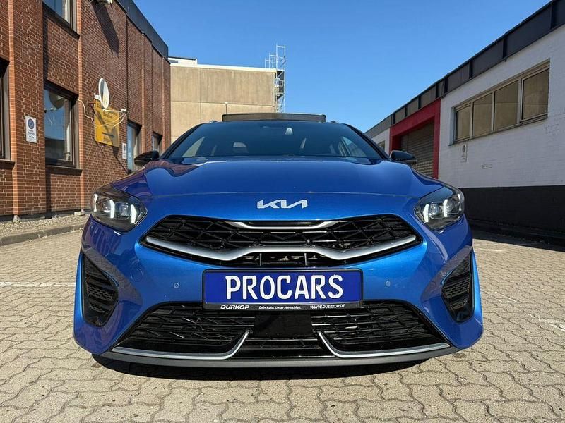 Blau Gebraucht 2022 Kia Ceed Sportswagon GT-Line Kombi | 15.995 € - Bild 1/4