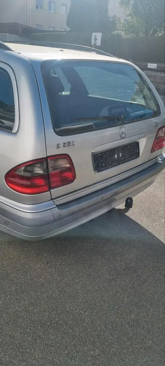 Usata Mercedes E220 150 CV (110 kW) 2002 Argento Station wagon