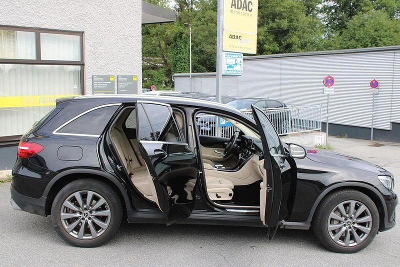 Schwarz Gebraucht 2018 Mercedes GLC220 SUV | 25.380 € (Superpreis) - Bild 1/4