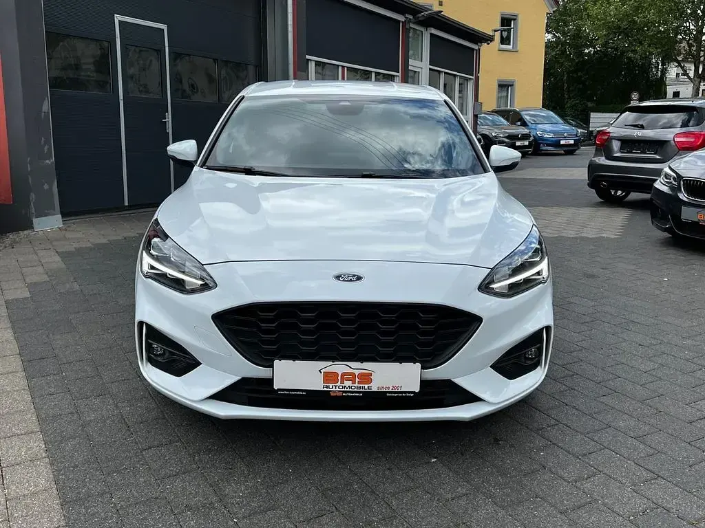 Gebraucht Ford Focus ST-Line X 120 PS (88 kW) 2021 Frostweiß Limousine
