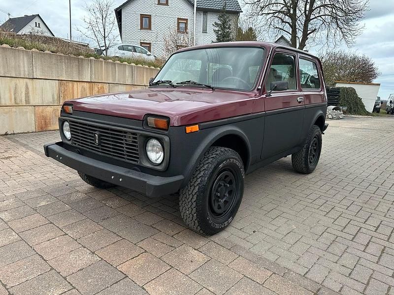 Second-hand Lada niva 82 CP (60 kW) 2004 Roșu SUV