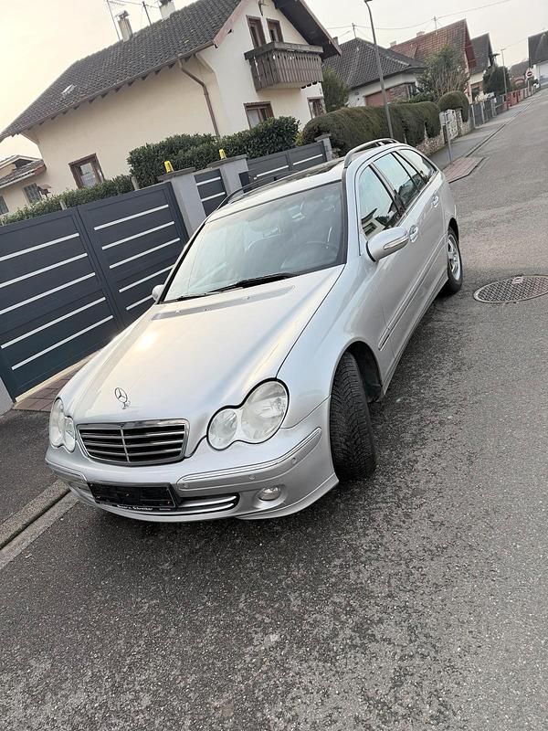 Gebraucht Mercedes C220 Avantgarde 150 PS (110 kW) 2004 Silber Kombi