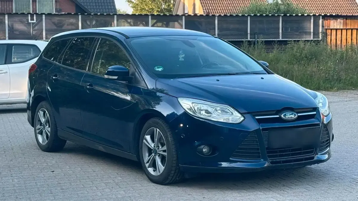 Gebraucht Ford Focus 116 PS (85 kW) 2013 Blau Kombi