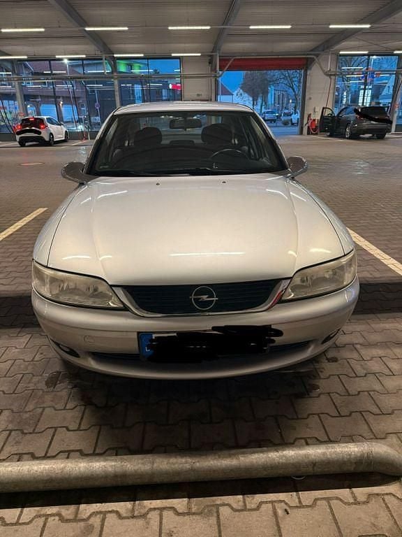 Gebraucht Opel Vectra Edition 116 PS (85 kW) 1999 Silber Limousine
