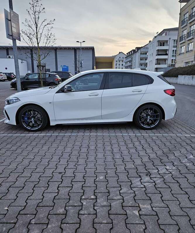 Weiß Gebraucht 2020 BMW M135 Comfort Edition Kleinwagen | 29.500 € (Superpreis) - Bild 1/4