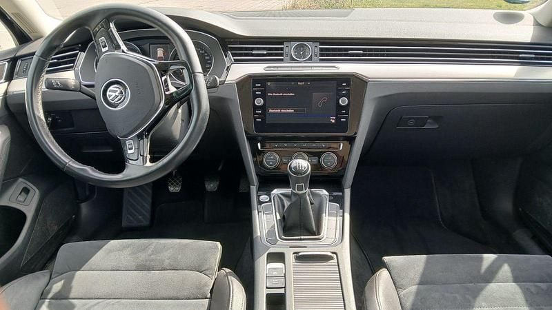 Gebraucht VW Passat Highline 150 PS (110 kW) 2017 Schwarz Kombi