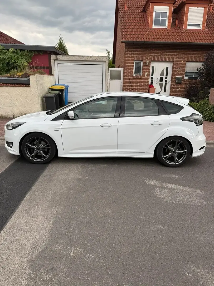 Gebraucht Ford Focus ST-Line 150 PS (110 kW) 2016 Weiß Limousine