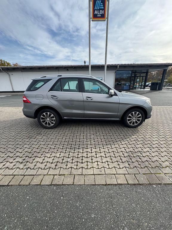 Gebraucht Mercedes ML350 258 PS (189 kW) 2014 Grau SUV