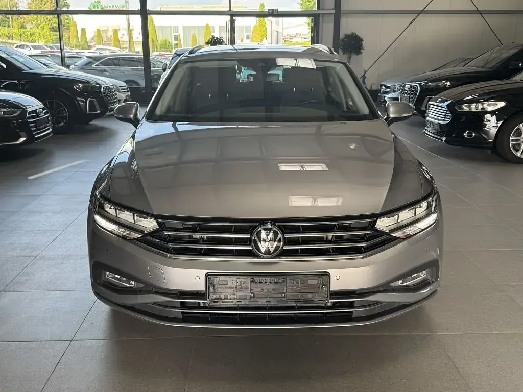 Gebraucht VW Passat 150 PS (110 kW) 2023 Pyrite silver metallic Kombi