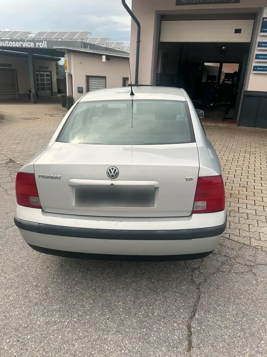 Gebraucht VW Passat 125 PS (91 kW) 1997 Silber Limousine