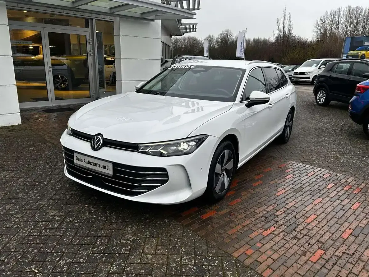 Gebraucht VW Passat Business 150 PS (110 kW) 2024 Weiß Limousine